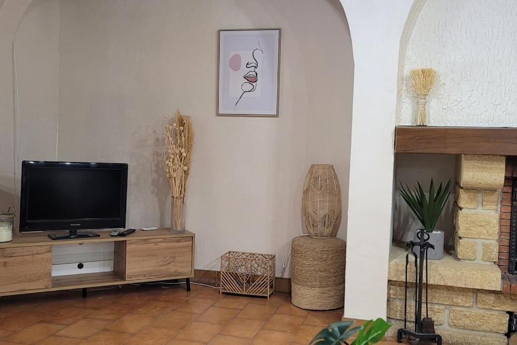 Casa Ludese Villa Salernes Bagian luar foto